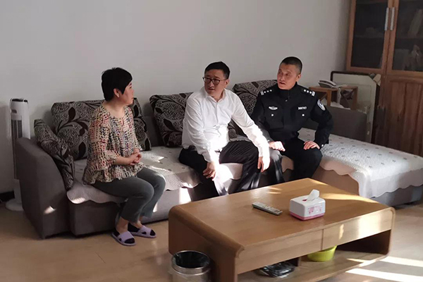 鞍山市委書記韓玉起指揮調(diào)度全市國(guó)慶安保工作、視察公安指揮車等警用裝備使(圖7)