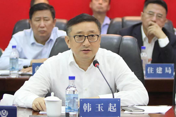鞍山市委書記韓玉起指揮調(diào)度全市國(guó)慶安保工作、視察公安指揮車等警用裝備使(圖2)