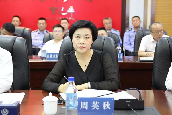 鞍山市委書記韓玉起指揮調(diào)度全市國(guó)慶安保工作、視察公安指揮車等警用裝備使(圖5)