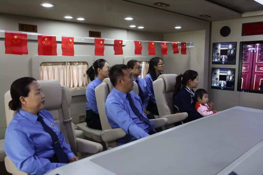 最牛閱兵式就要用最牛檢察裝備觀看--新右檢慶祝中華人民共和國成立70周年(圖3) 最牛閱兵式就要用最牛檢察裝備觀看--新右檢慶祝中華人民共和國成立70周年(圖3)