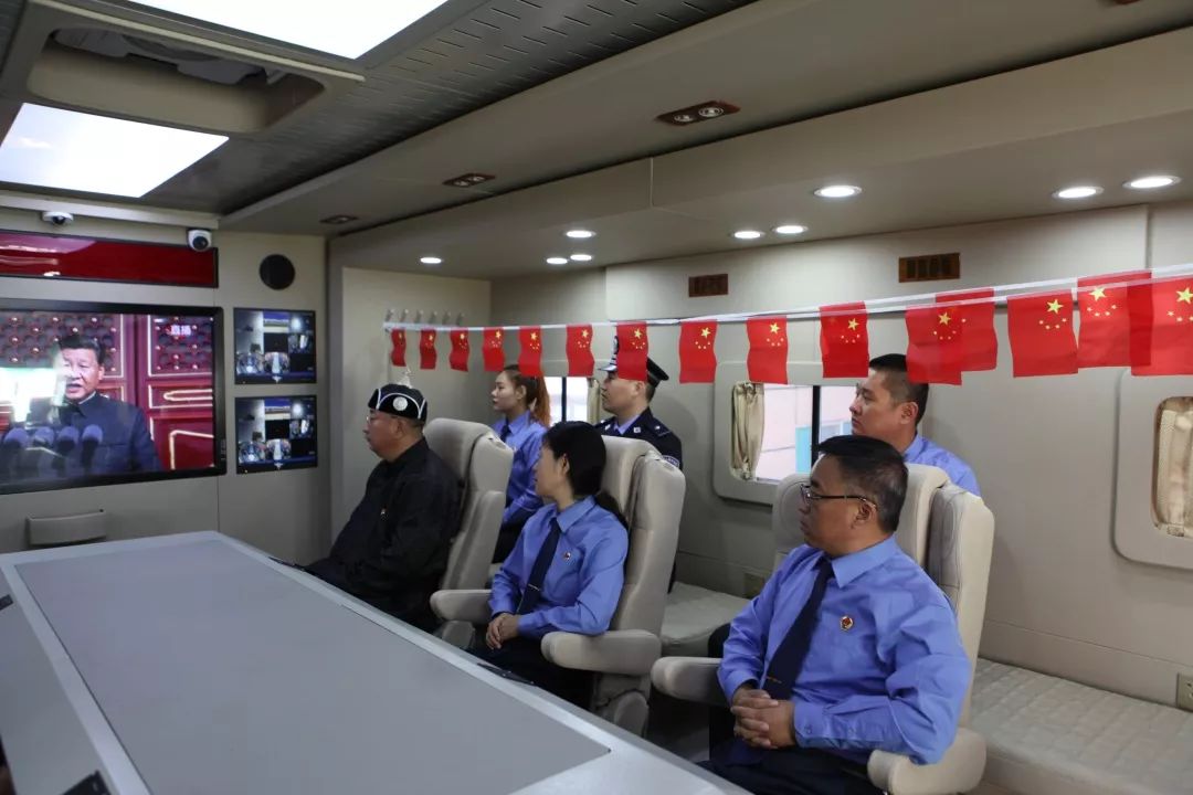 最牛閱兵式就要用最牛檢察裝備觀看--新右檢慶祝中華人民共和國成立70周年(圖4) 最牛閱兵式就要用最牛檢察裝備觀看--新右檢慶祝中華人民共和國成立70周年(圖4)