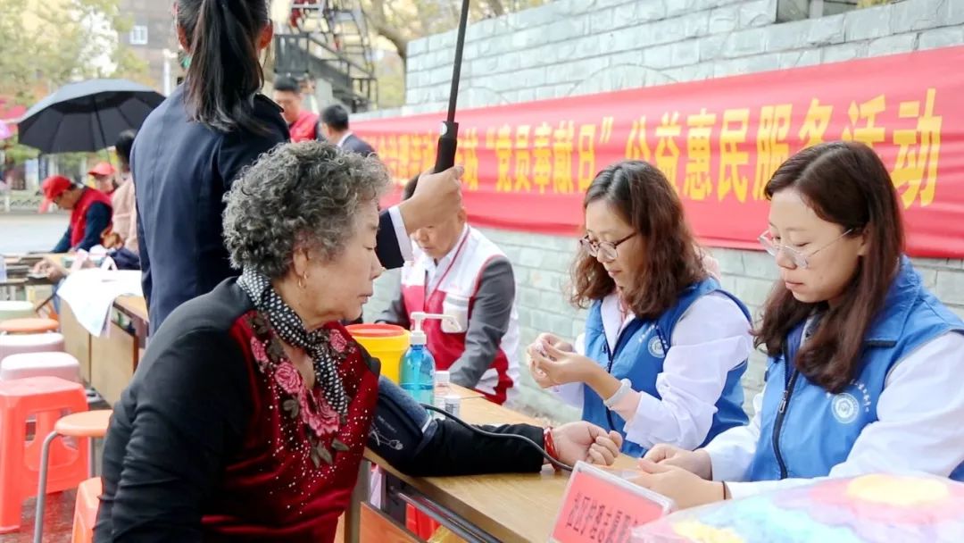 【民生you我 幸福黃島】社會治理流動工作站開展“黨員奉獻(xiàn)日”公益惠民服務(wù)(圖3) 【民生you我 幸福黃島】社會治理流動工作站開展“黨員奉獻(xiàn)日”公益惠民服務(wù)(圖3)