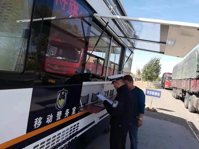 內(nèi)蒙古||扎賚特旗公安局交巡警大隊新型移動警務(wù)室正式投入使用(圖5) 內(nèi)蒙古||扎賚特旗公安局交巡警大隊新型移動警務(wù)室正式投入使用(圖5)