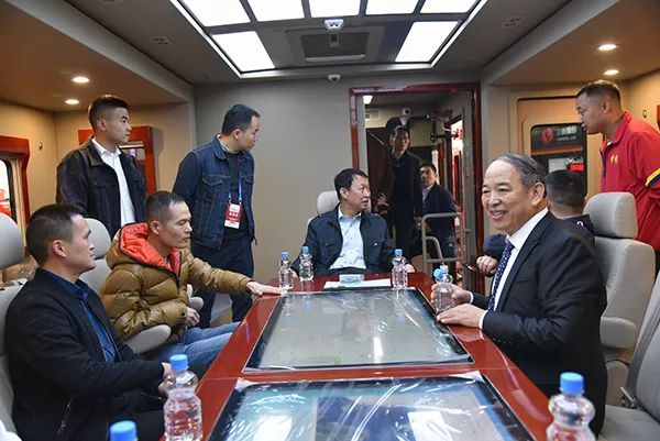 森林消防局徐平司令員蒞臨中國國際消防展森源重工·森源鴻馬展位考察指導(圖4)