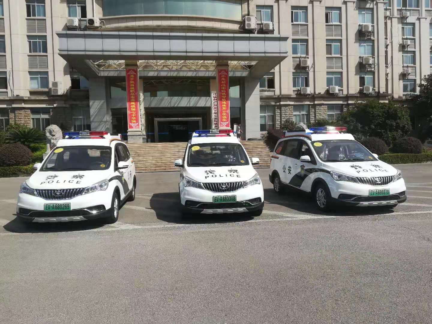 江西進賢縣電動警用多功能巡邏車上崗執(zhí)勤(圖1)