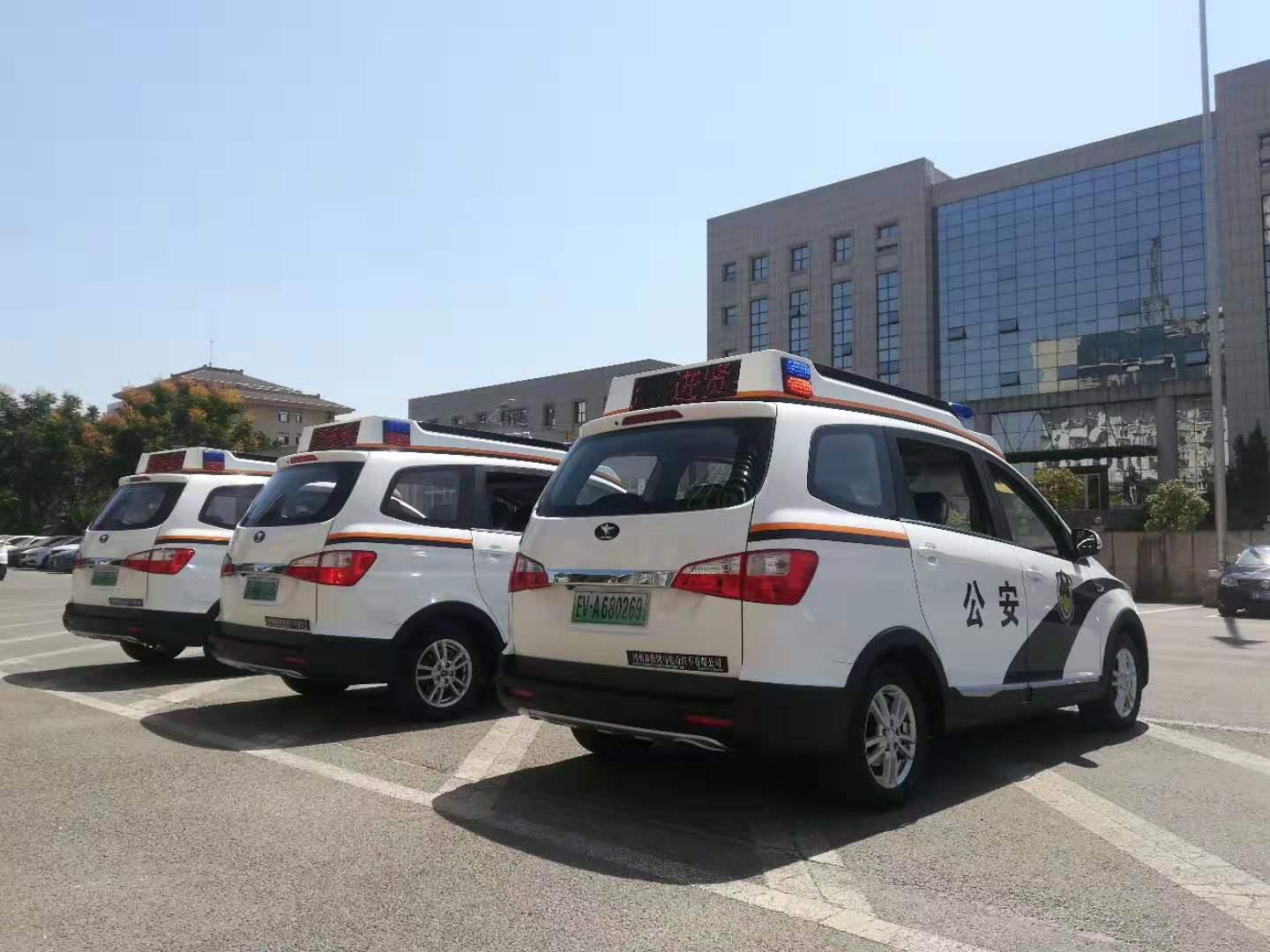 江西進賢縣電動警用多功能巡邏車上崗執(zhí)勤(圖4)