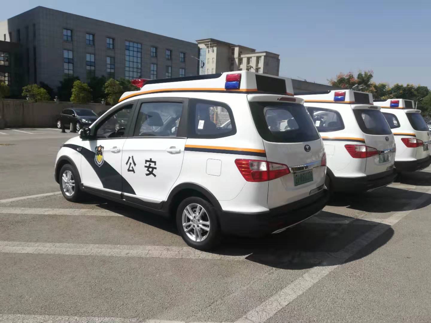 江西進賢縣電動警用多功能巡邏車上崗執(zhí)勤(圖3)