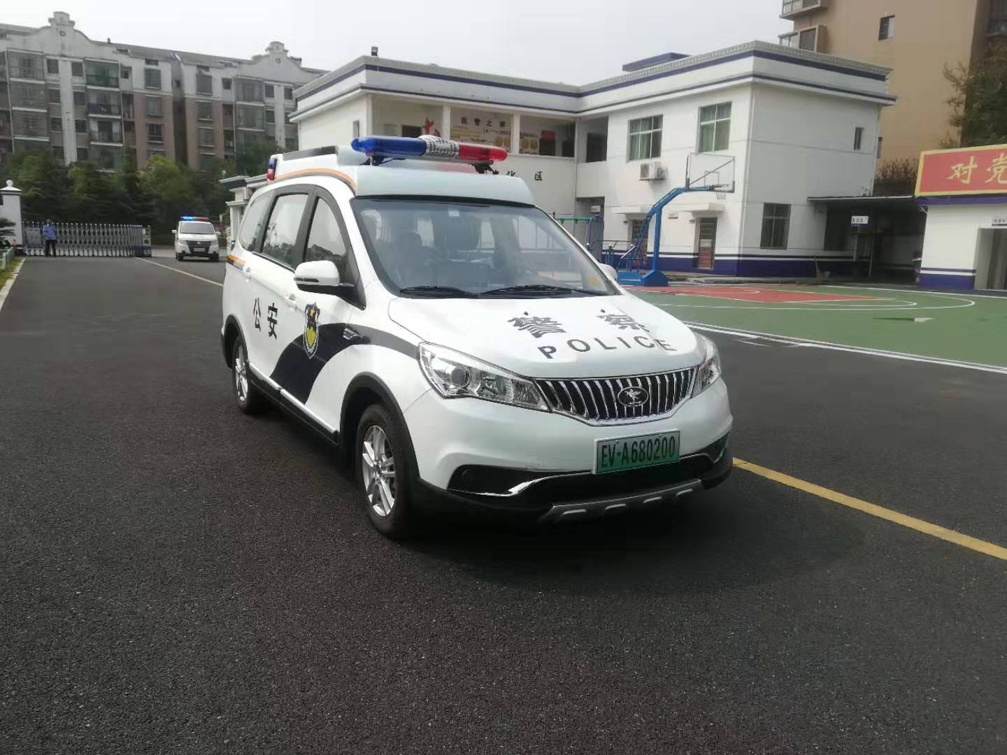 江西泰和縣電動(dòng)巡邏車上崗執(zhí)勤(圖1)