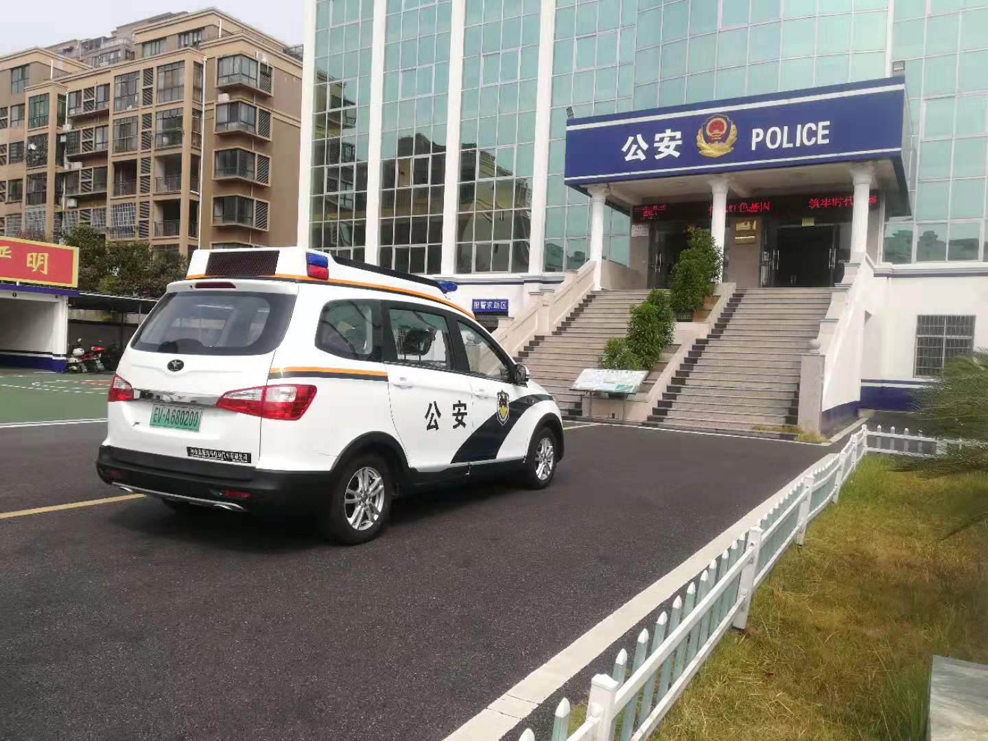 江西泰和縣電動(dòng)巡邏車上崗執(zhí)勤(圖2)