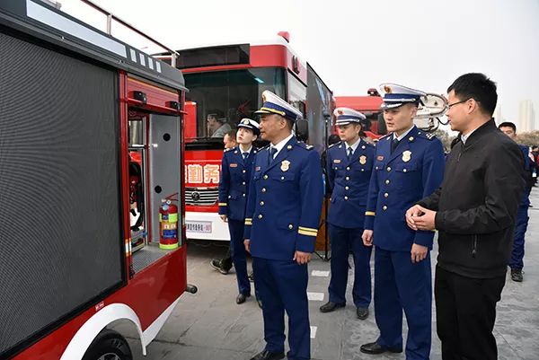菏澤市舉行“119”消防宣傳月啟動儀式(圖17) 菏澤市舉行“119”消防宣傳月啟動儀式(圖17)