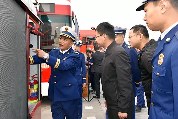 菏澤市舉行“119”消防宣傳月啟動儀式(圖21) 菏澤市舉行“119”消防宣傳月啟動儀式(圖21)