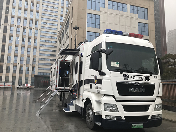 快速響應(yīng) 扁平指揮——陜西西安移動通信指揮車上崗(圖4) 快速響應(yīng) 扁平指揮——陜西西安移動通信指揮車上崗(圖4)