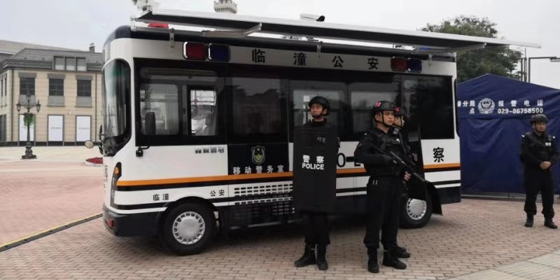 陜西臨潼移動警務(wù)室列裝上崗(圖2)