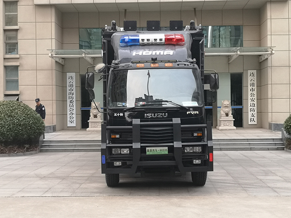 江蘇連云港移動(dòng)通信指揮車列裝上崗(圖1)