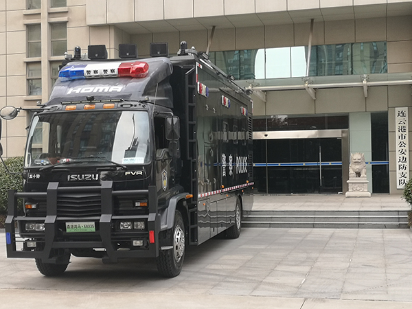 江蘇連云港移動(dòng)通信指揮車列裝上崗(圖2)