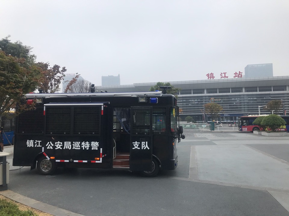 江蘇鎮(zhèn)江移動警務室列裝上崗(圖1)