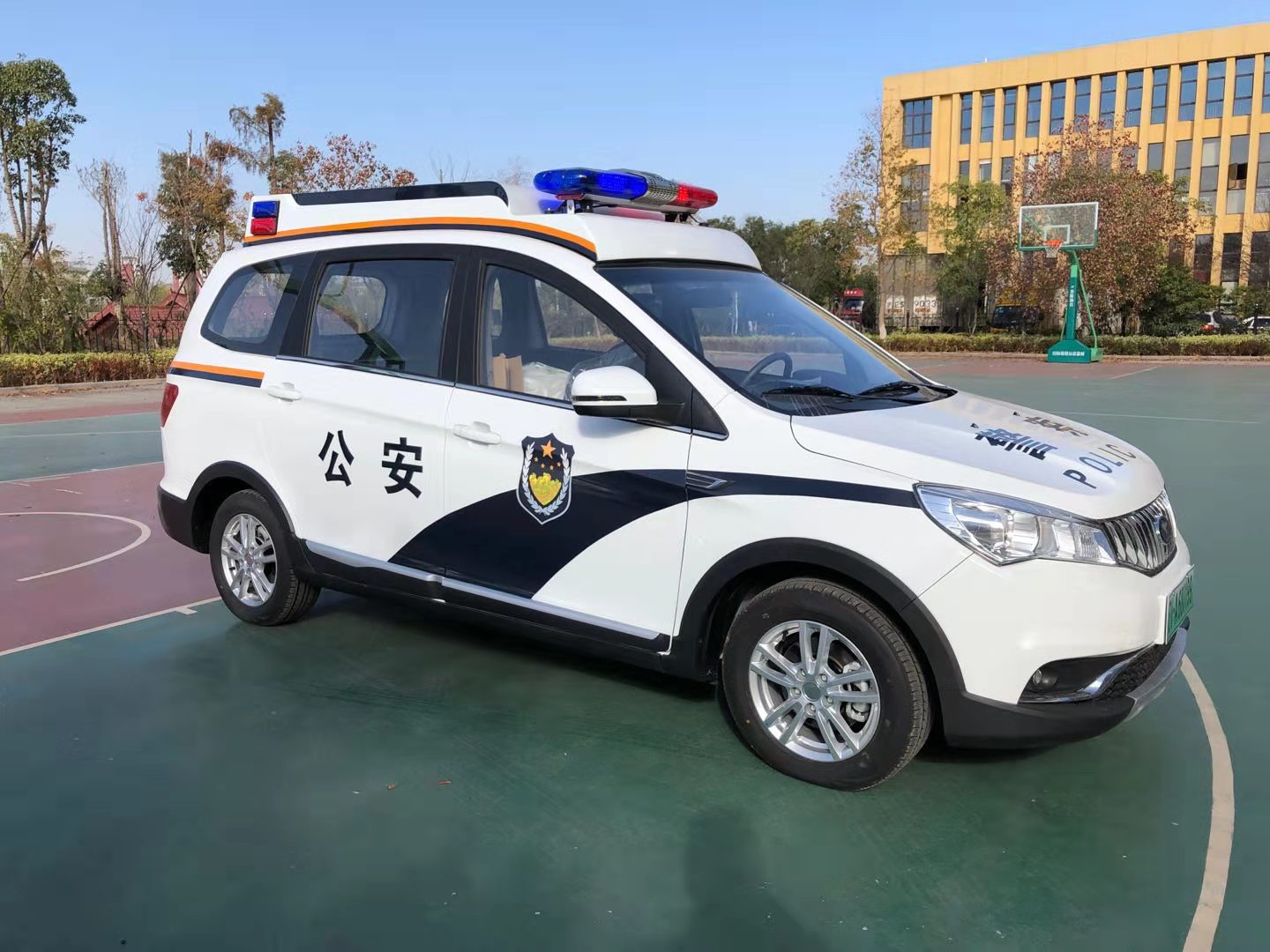 安徽淮南市電動巡邏車列裝上崗(圖2)