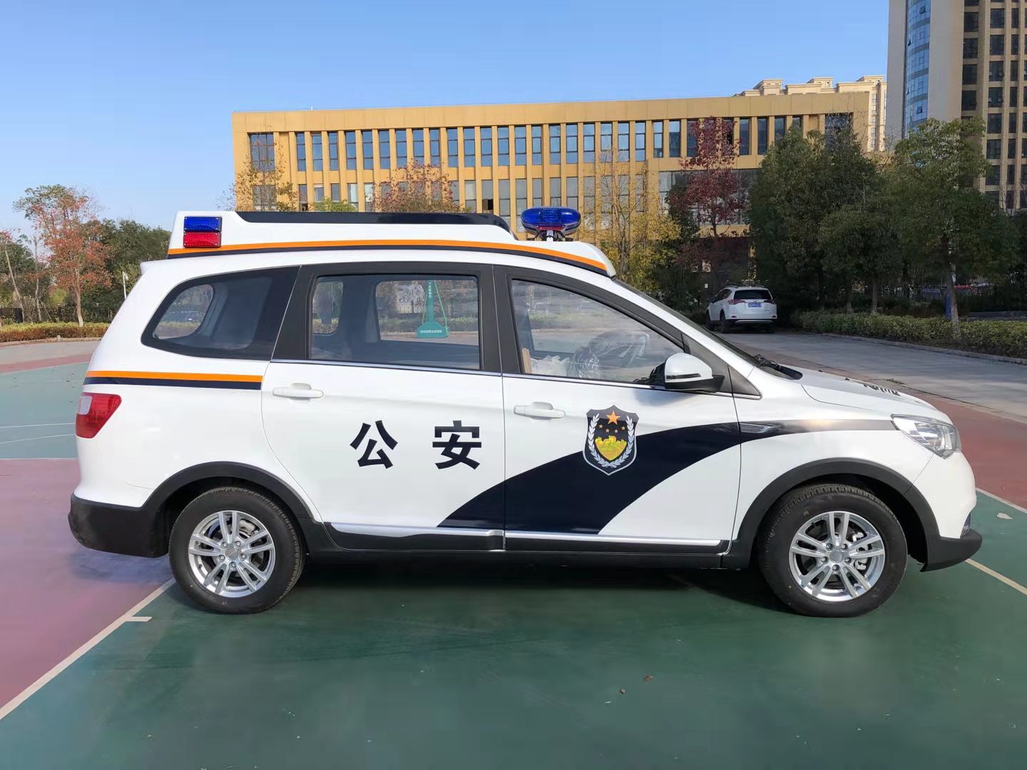 安徽淮南市電動巡邏車列裝上崗(圖3)