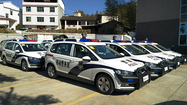 福建龍巖市多功能移動警務(wù)平臺列裝上崗(圖3)