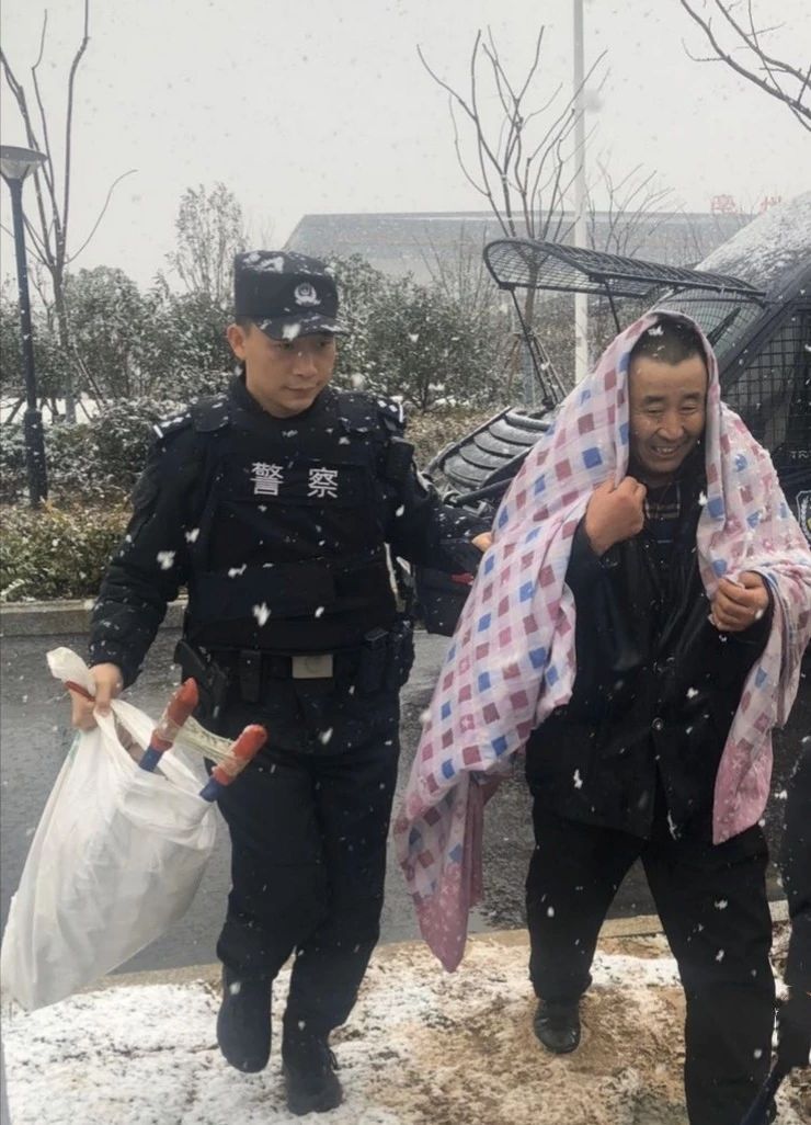 【亳州】雪“警”VS雪景|最美的不是下雪天，而是雪中堅(jiān)守的身影......(圖2)