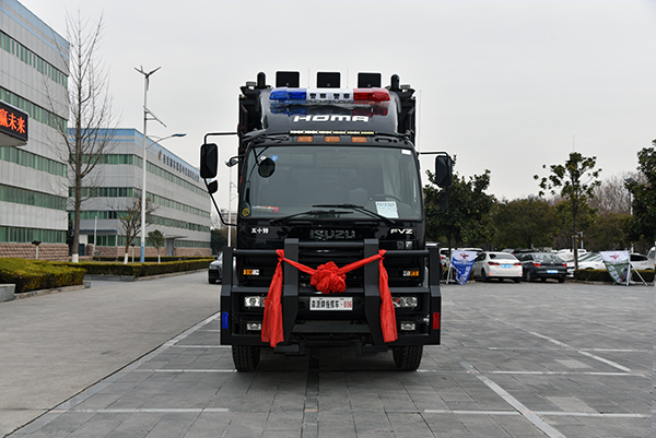 運籌帷幄 掌控全局—四川成都應(yīng)急通信指揮車發(fā)車(圖1) 運籌帷幄 掌控全局—四川成都應(yīng)急通信指揮車發(fā)車(圖1)