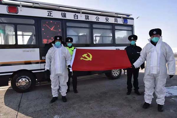 疫情在前 警察不退——高科技裝備助力戰(zhàn)“疫” 堅(jiān)守疫情防控第一線(圖12) 疫情在前 警察不退——高科技裝備助力戰(zhàn)“疫” 堅(jiān)守疫情防控第一線(圖12)
