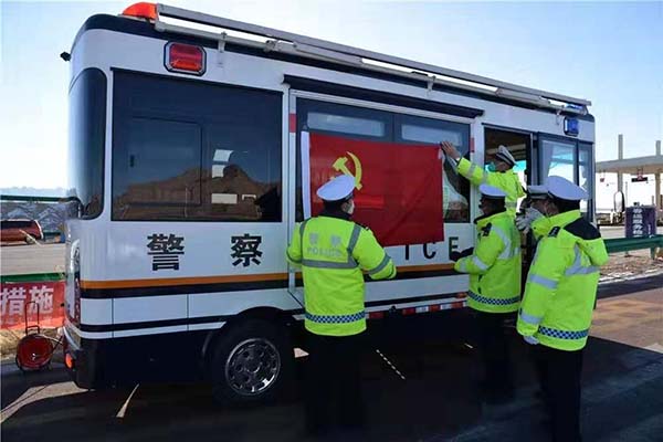 疫情在前 警察不退——高科技裝備助力戰(zhàn)“疫” 堅(jiān)守疫情防控第一線(圖11) 疫情在前 警察不退——高科技裝備助力戰(zhàn)“疫” 堅(jiān)守疫情防控第一線(圖11)