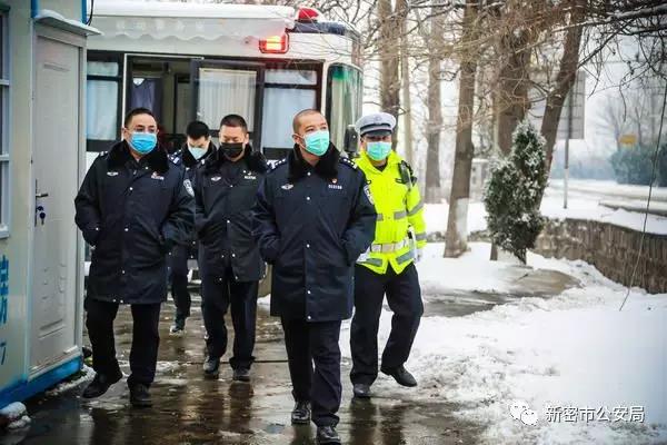 新密市公安局黨委書記、局長(zhǎng)張繼軍督導(dǎo)檢查防疫期間重點(diǎn)部位社會(huì)面防控工作(圖1)