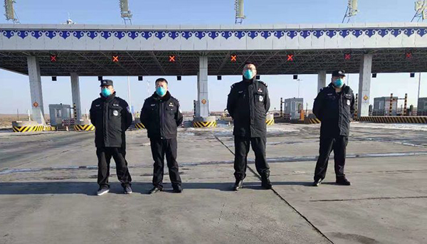 疫情當(dāng)前，我愿為你守護(hù)——鄂托克旗巡邏防暴反恐特警大隊全力投身疫情防控(圖2)