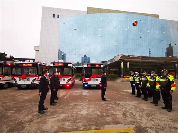 讓戰(zhàn)“疫”民警有個“家”！南海一批移動警務(wù)車投入使用(圖1)