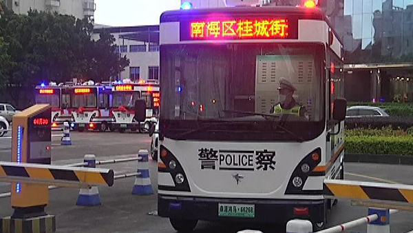 疫情防控前線！桂城一批移動警務執(zhí)勤車疫情防控車綜合平臺投用(圖1)