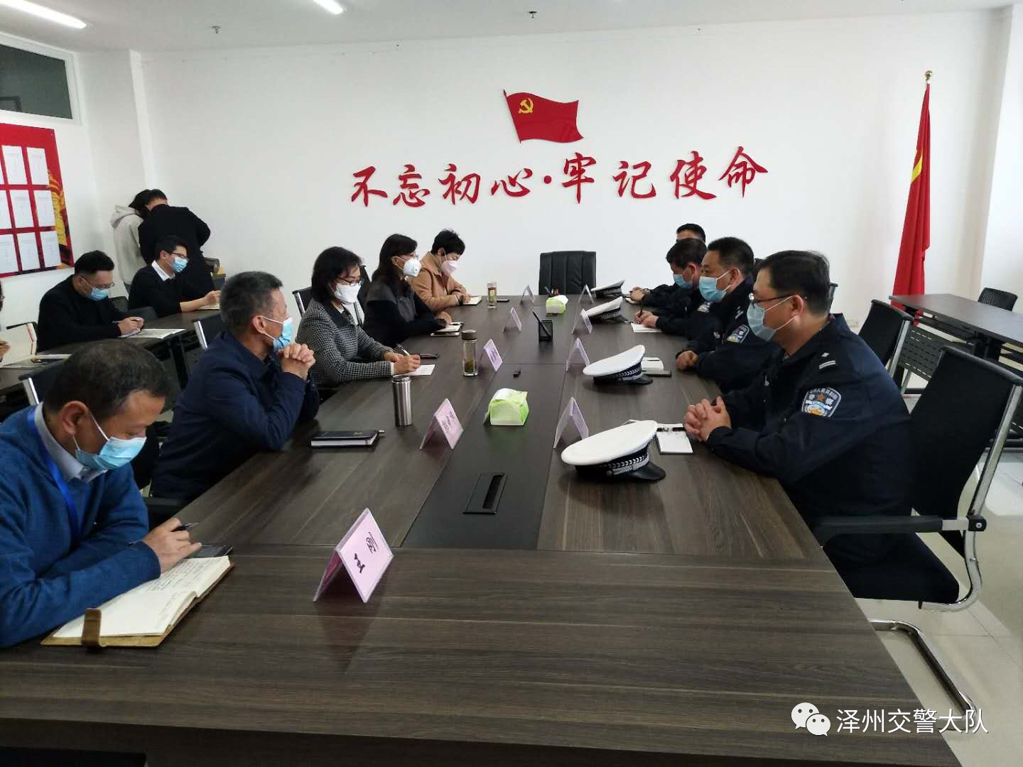 澤州交警：防疫路上不停歇，移動(dòng)警務(wù)室平臺(tái)當(dāng)好“護(hù)航員”！(圖6)