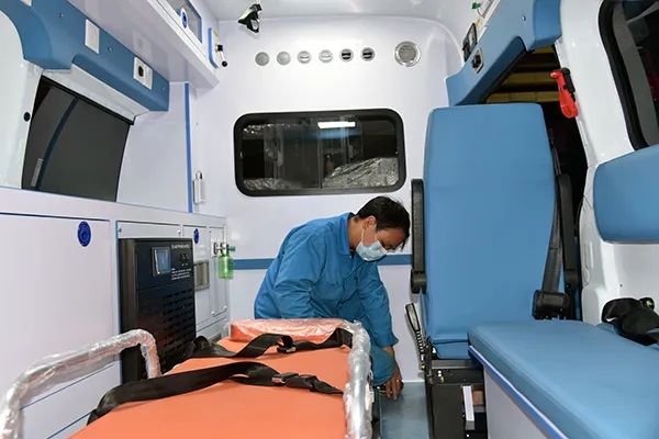 森源鴻馬首批負壓救護車成功下線——擁有眾多“超能力” 馳援急救戰(zhàn)“疫”(圖2)