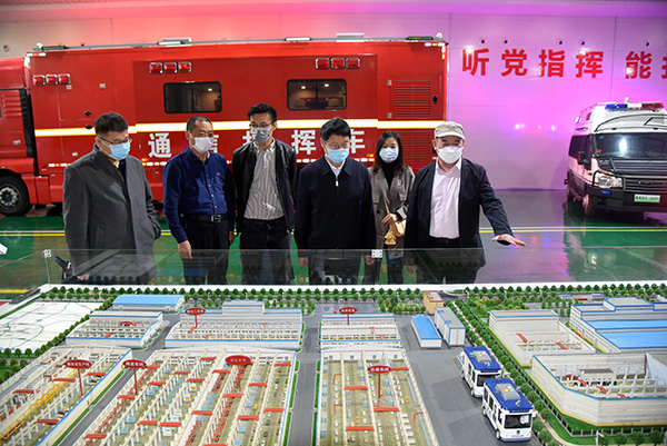河南省行政管理學(xué)會秘書長徐新奎一行蒞臨森源鴻馬參觀考察(圖2) 河南省行政管理學(xué)會秘書長徐新奎一行蒞臨森源鴻馬參觀考察(圖2)