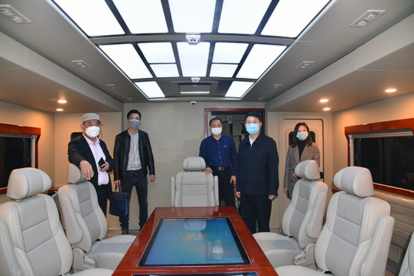 河南省行政管理學(xué)會秘書長徐新奎一行蒞臨森源鴻馬參觀考察(圖5) 河南省行政管理學(xué)會秘書長徐新奎一行蒞臨森源鴻馬參觀考察(圖5)