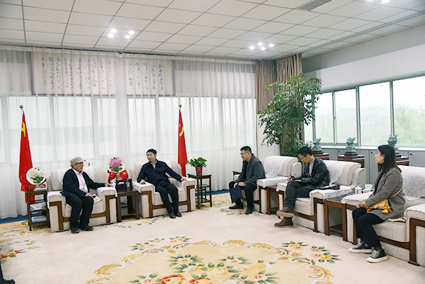 河南省行政管理學(xué)會秘書長徐新奎一行蒞臨森源鴻馬參觀考察(圖9) 河南省行政管理學(xué)會秘書長徐新奎一行蒞臨森源鴻馬參觀考察(圖9)