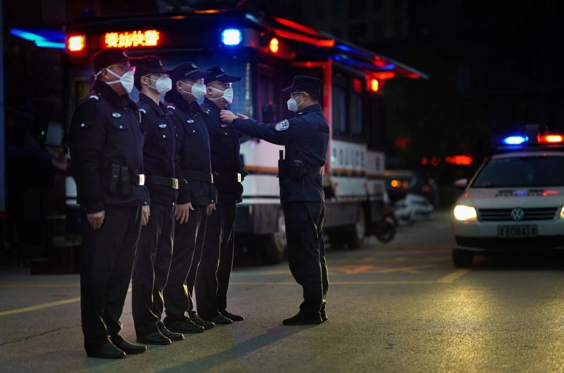 警徽，閃耀抗疫戰(zhàn)場(chǎng)上——湖南省公安系統(tǒng)抗疫綜述(圖1)