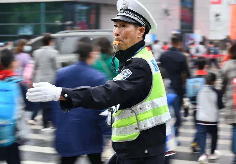 警徽，閃耀抗疫戰(zhàn)場(chǎng)上——湖南省公安系統(tǒng)抗疫綜述(圖3)