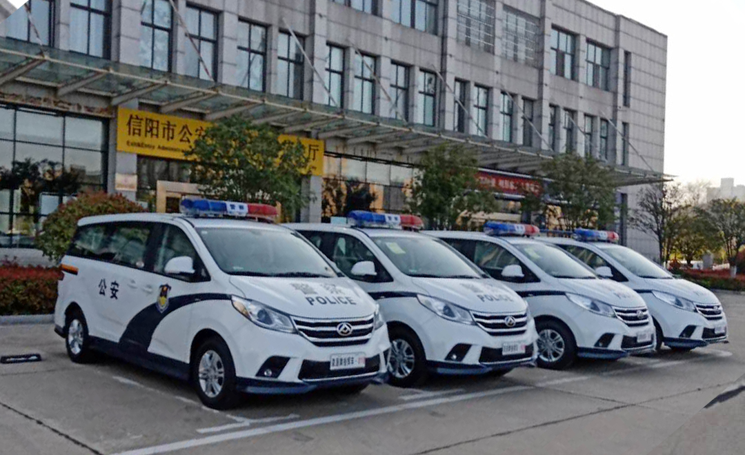信陽警用多功能巡邏車上崗執(zhí)勤(圖2)
