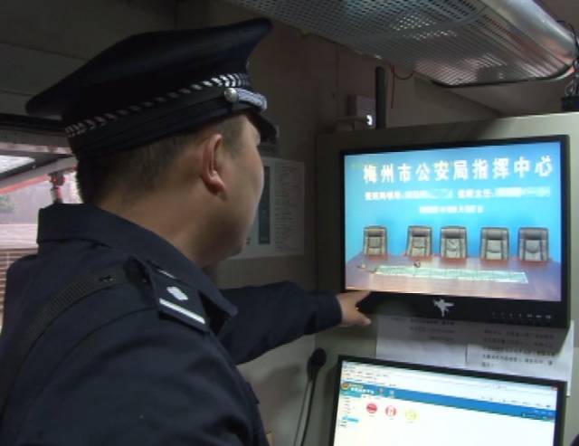 移動(dòng)警務(wù)室＝家門口的“政務(wù)中心”，這么強(qiáng)悍的移動(dòng)警務(wù)室，你見過嗎？(圖2)