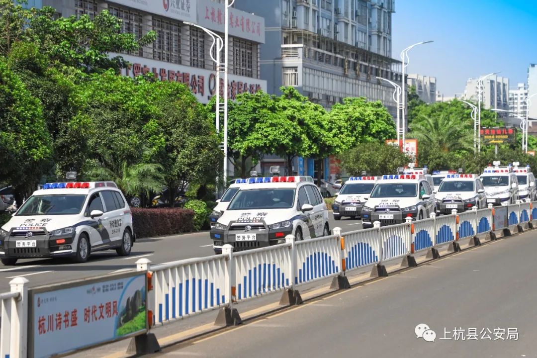福建上杭縣公安局舉行警務(wù)裝備配發(fā)儀式(圖8) 福建上杭縣公安局舉行警務(wù)裝備配發(fā)儀式(圖8)