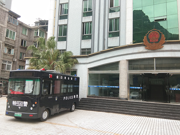 兩會安保進(jìn)行時(shí)||四川樂山市移動警務(wù)室上崗執(zhí)勤(圖1)