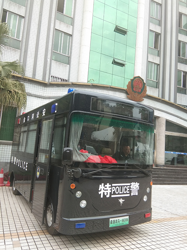 兩會安保進(jìn)行時(shí)||四川樂山市移動警務(wù)室上崗執(zhí)勤(圖2)