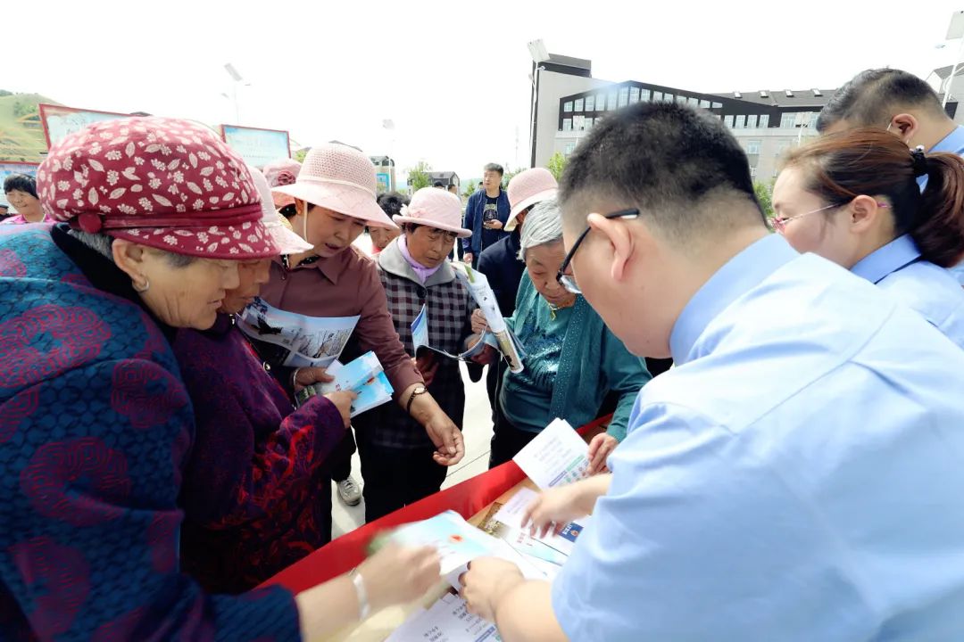 阿爾山市檢察院啟動(dòng)“民有所呼、我有所應(yīng)——群眾信訪件件有回復(fù)”檢察宣傳(圖5)