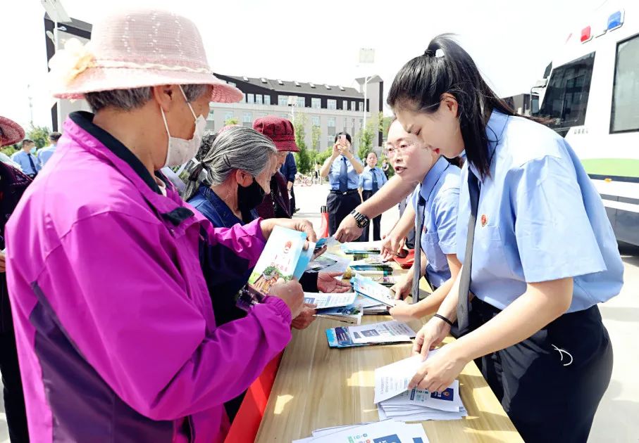 阿爾山市檢察院啟動(dòng)“民有所呼、我有所應(yīng)——群眾信訪件件有回復(fù)”檢察宣傳(圖4)