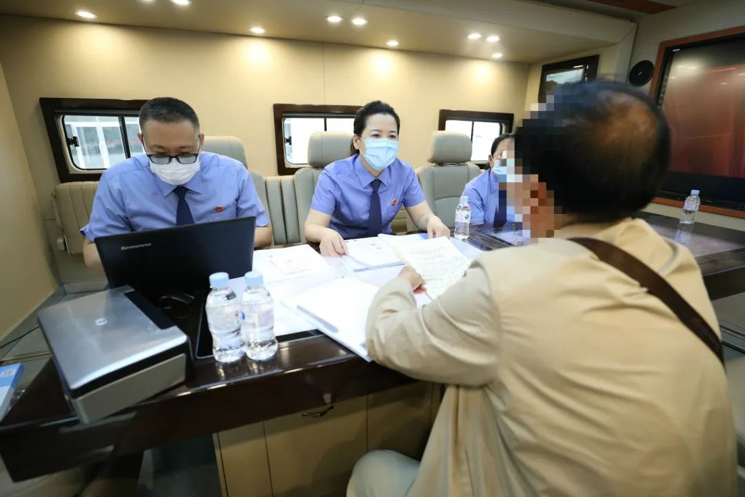 阿爾山市檢察院啟動(dòng)“民有所呼、我有所應(yīng)——群眾信訪件件有回復(fù)”檢察宣傳(圖9)