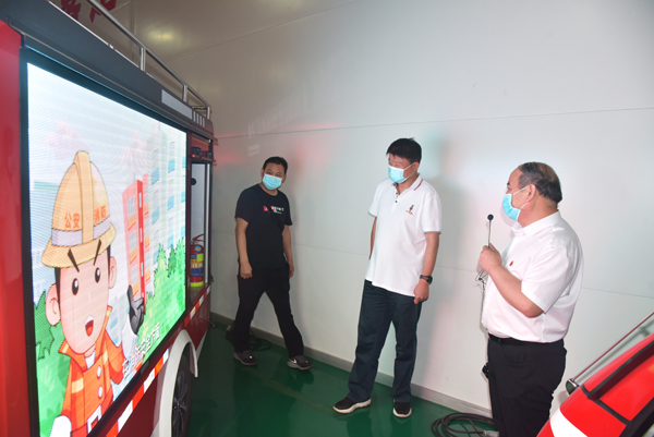 河南省消防協(xié)會會長王建剛一行走進(jìn)森源鴻馬開展學(xué)習(xí)交流活動(圖9) 河南省消防協(xié)會會長王建剛一行走進(jìn)森源鴻馬開展學(xué)習(xí)交流活動(圖9)