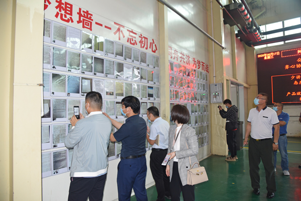 河南省消防協(xié)會會長王建剛一行走進(jìn)森源鴻馬開展學(xué)習(xí)交流活動(圖16) 河南省消防協(xié)會會長王建剛一行走進(jìn)森源鴻馬開展學(xué)習(xí)交流活動(圖16)