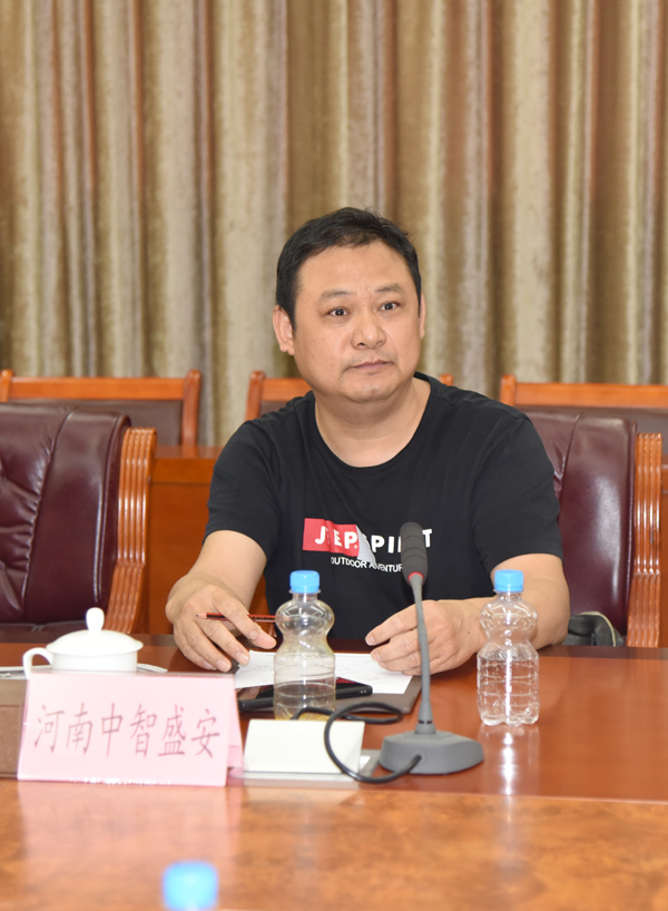 河南省消防協(xié)會會長王建剛一行走進(jìn)森源鴻馬開展學(xué)習(xí)交流活動(圖26) 河南省消防協(xié)會會長王建剛一行走進(jìn)森源鴻馬開展學(xué)習(xí)交流活動(圖26)
