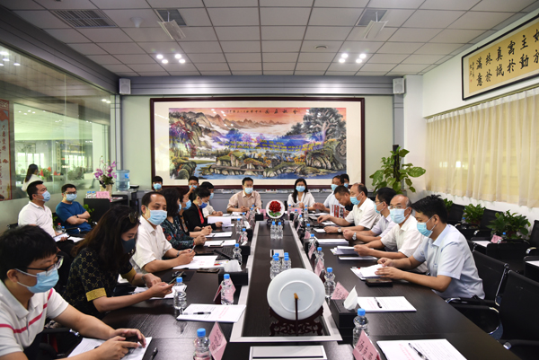 河南省行政管理學(xué)會常青藤醫(yī)學(xué)人才開發(fā)專業(yè)委員會籌備會成功召開(圖6) 河南省行政管理學(xué)會常青藤醫(yī)學(xué)人才開發(fā)專業(yè)委員會籌備會成功召開(圖6)